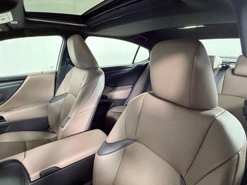 Used 2025 Lexus ES 350 w/ Premium Package image 7