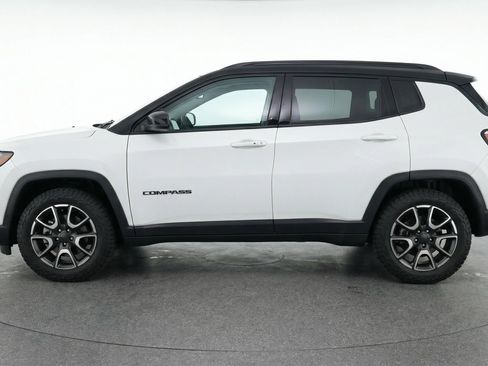 Used 2025 Jeep Compass Trailhawk image 5