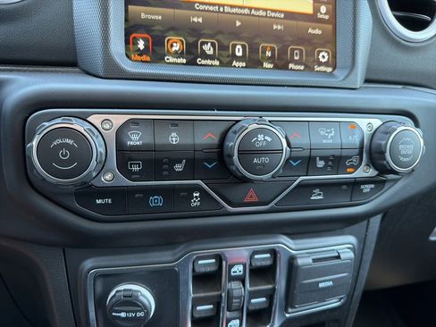 Used 2022 Jeep Wrangler Unlimited Sahara w/ Cold Weather Group AWD/4WD image 12