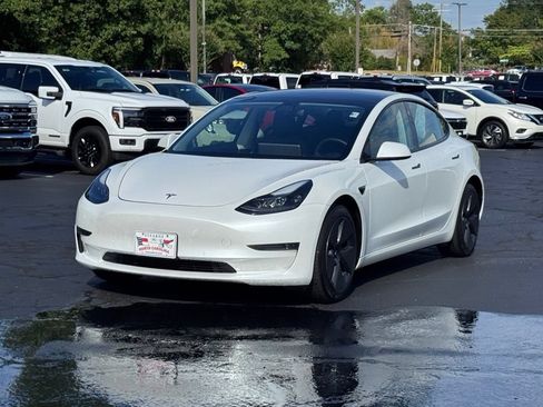 Used 2021 Tesla Model 3 Standard Range Plus RWD image 2
