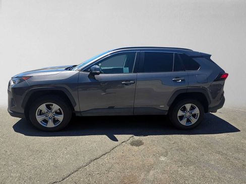 Used 2022 Toyota RAV4 LE AWD/4WD image 6