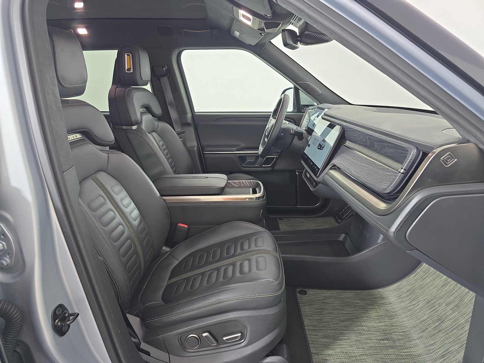 Used 2023 Rivian R1T Adventure Dual AWD/4WD image 23