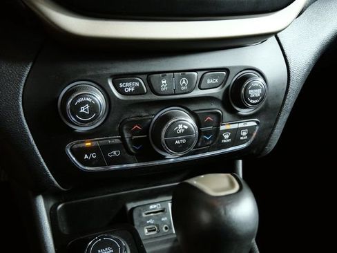 Used 2016 Jeep Cherokee Limited AWD/4WD image 21