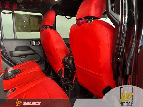 Used 2020 Jeep Gladiator Overland w/ LED Lighting Group AWD/4WD image 16