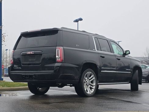 Used 2019 GMC Yukon XL SLT w/ Premium Edition image 16