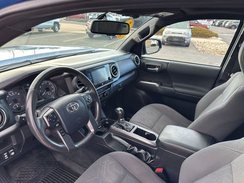 Used 2017 Toyota Tacoma TRD Off-Road image 15