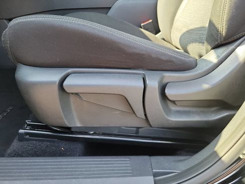 Used 2021 Nissan Rogue S FWD image 19