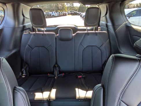 New 2026 Chrysler Pacifica Select image 16