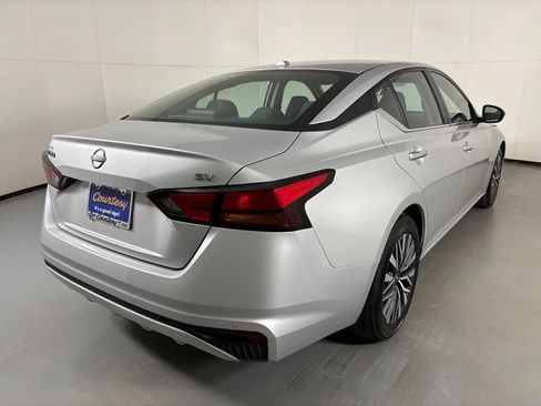 Used 2024 Nissan Altima 2.5 SV FWD image 8