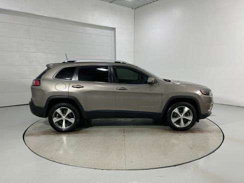 Used 2021 Jeep Cherokee Limited w/ Trailer Tow Group AWD/4WD image 39