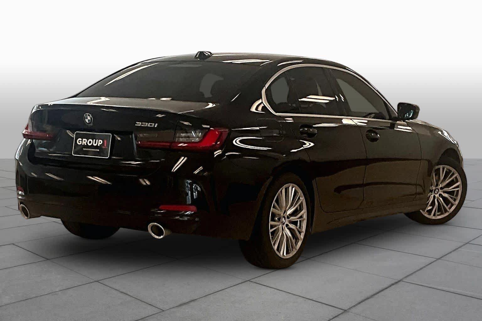 Used 2024 BMW 330i Sedan w/ Premium Package RWD image 11