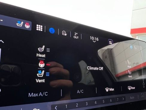 Used 2024 Alfa Romeo Tonale Ti image 17