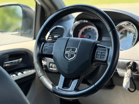 Used 2019 Dodge Grand Caravan SXT FWD image 16