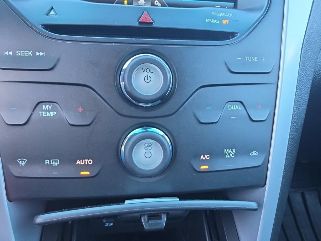 Used 2014 Ford Explorer XLT w/ Equipment Group 202A AWD/4WD image 18