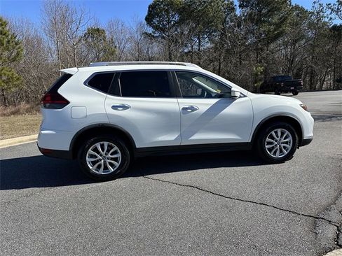 Certified 2020 Nissan Rogue SV image 9