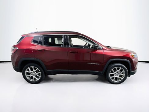Used 2022 Jeep Compass Latitude AWD/4WD image 4