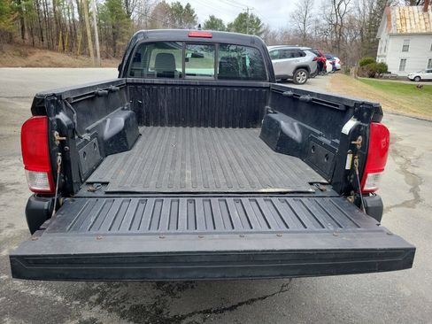 Used 2017 Toyota Tacoma 4x4 Access Cab image 18