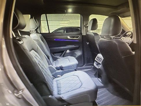 Certified 2025 Volkswagen Atlas SEL Premium R-Line image 4