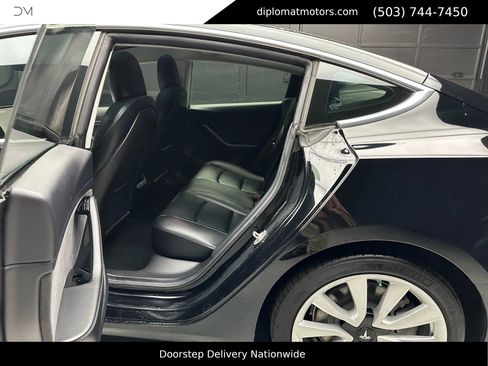 Used 2019 Tesla Model 3 Standard Range Plus image 17