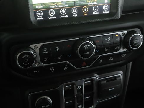 Used 2021 Jeep Wrangler Unlimited Sahara AWD/4WD image 14