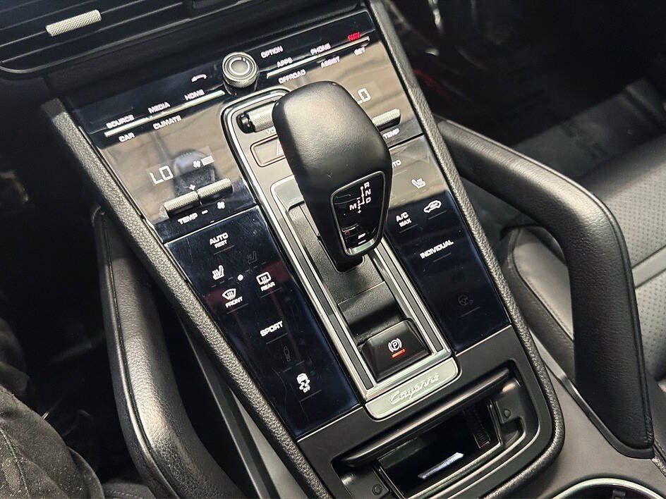 Used 2019 Porsche Cayenne AWD/4WD image 17