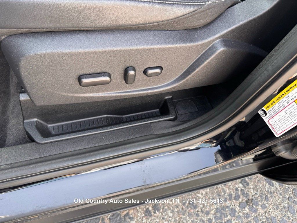 Used 2018 Ford Escape Titanium w/ Ford Safe & Smart Package AWD/4WD image 26