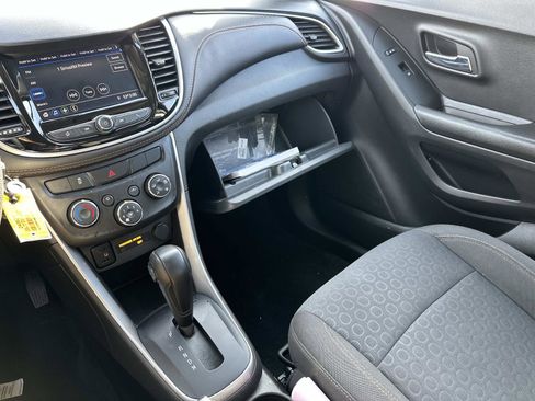 Certified 2022 Chevrolet Trax LS w/ Tint and Cruise Package image 32