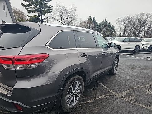 Used 2019 Toyota Highlander XLE image 4