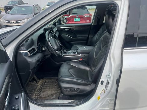 Used 2022 Toyota Highlander Platinum AWD/4WD image 5
