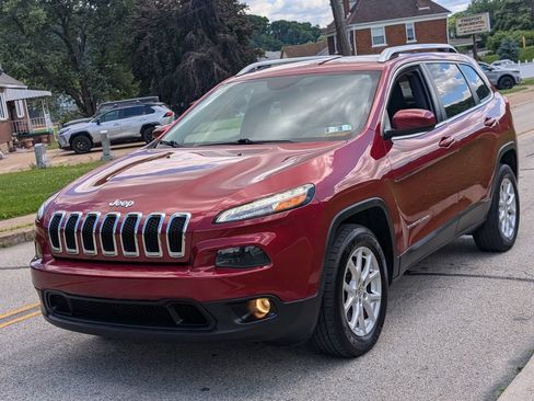Used 2015 Jeep Cherokee Latitude w/ Cold Weather Group AWD/4WD image 9