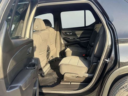 Used 2022 Chevrolet Traverse LT FWD image 34