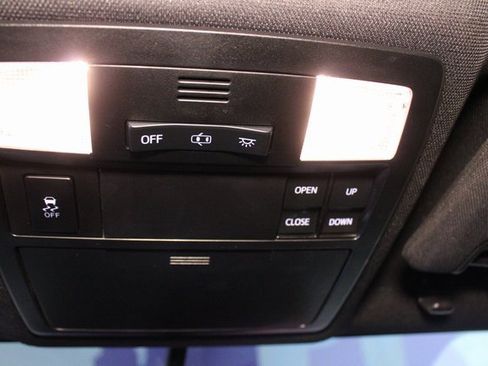 Used 2016 Toyota Tacoma Limited image 26