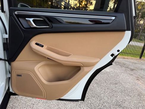 Used 2017 Porsche Macan S image 28