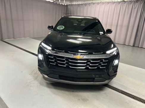 Used 2025 Chevrolet Equinox LT image 2