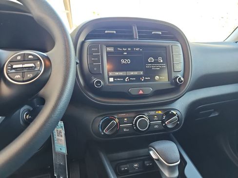 Used 2025 Kia Soul LX w/ LX Technology Package FWD image 20