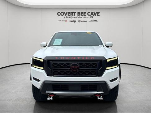 Used 2024 Nissan Frontier PRO-4X w/ Pro Convenience Package image 2