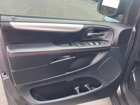 Used 2019 Dodge Grand Caravan GT FWD image 18
