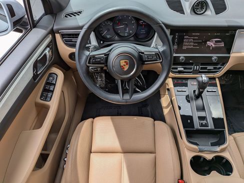 Certified 2024 Porsche Macan AWD/4WD image 16