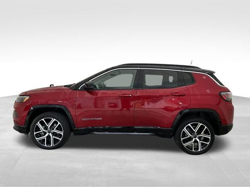 Used 2025 Jeep Compass Limited w/ Elite Group AWD/4WD image 2