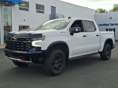 Used 2022 Chevrolet Silverado 1500 ZR2 w/ Technology Package AWD/4WD image 3