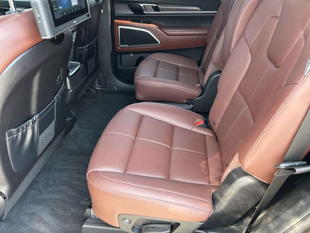Used 2023 Kia Telluride EX w/ EX Captain's Chair Package FWD image 12