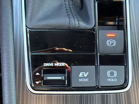 Certified 2024 Toyota Sienna Platinum image 23