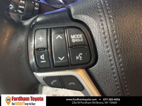 Used 2019 Toyota Highlander XLE AWD/4WD image 22