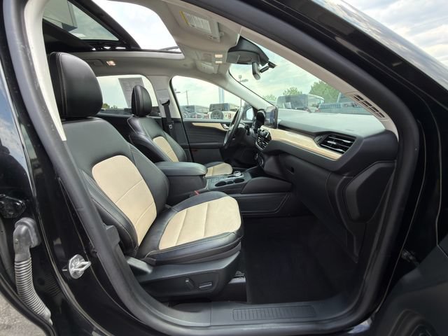 Used 2022 Ford Escape Titanium w/ Titanium Elite Package AWD/4WD image 9
