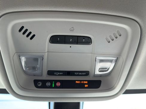 Used 2019 Chevrolet Traverse LT AWD/4WD image 21