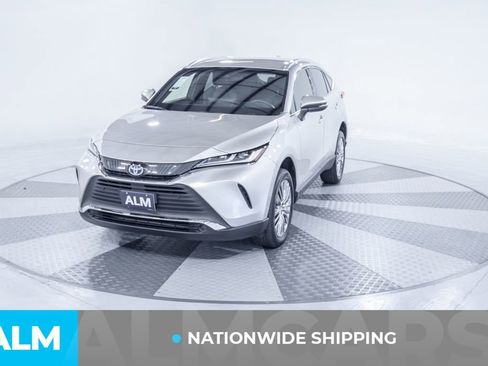 Used 2022 Toyota Venza XLE image 3