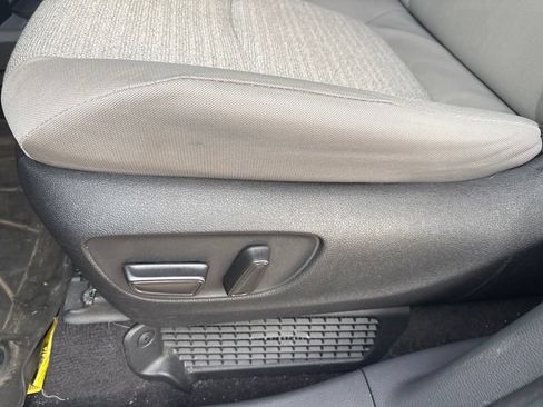 Used 2023 Toyota Sienna LE FWD image 13