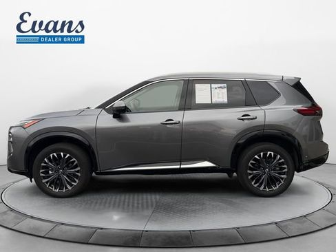 Used 2024 Nissan Rogue Platinum image 3