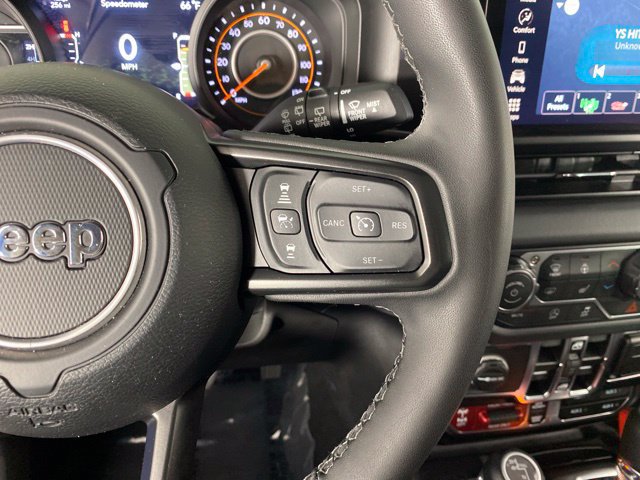 Used 2025 Jeep Wrangler Unlimited Rubicon w/ Convenience Group AWD/4WD image 24