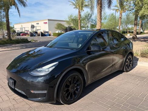 Used 2020 Tesla Model Y Long Range AWD/4WD image 1